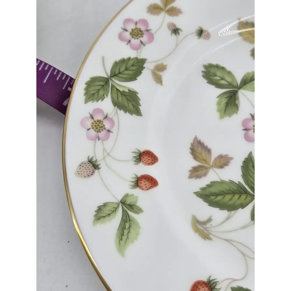 4 Wedgewood Wild Strawberry Bone China Dinner Plates R 4406 6 in / 15 cm